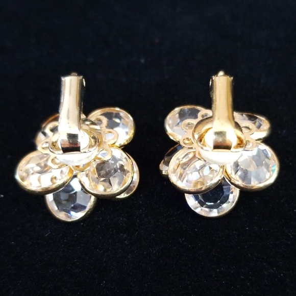 Vintage Austrian Crystal Flower Gold Tone Clip On Earrings - Picture 8 of 16
